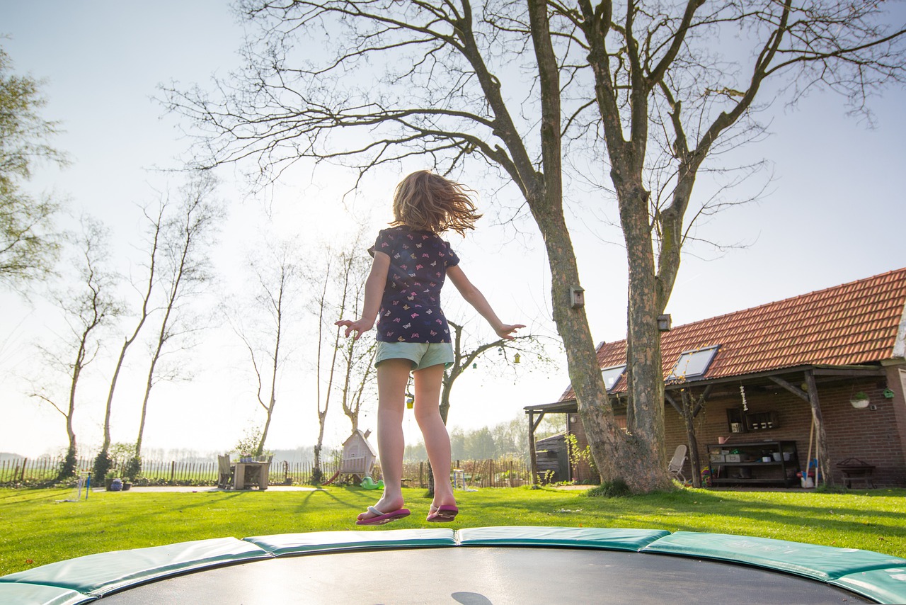 Porady dotyczące skoków na trampolinie dla dzieci